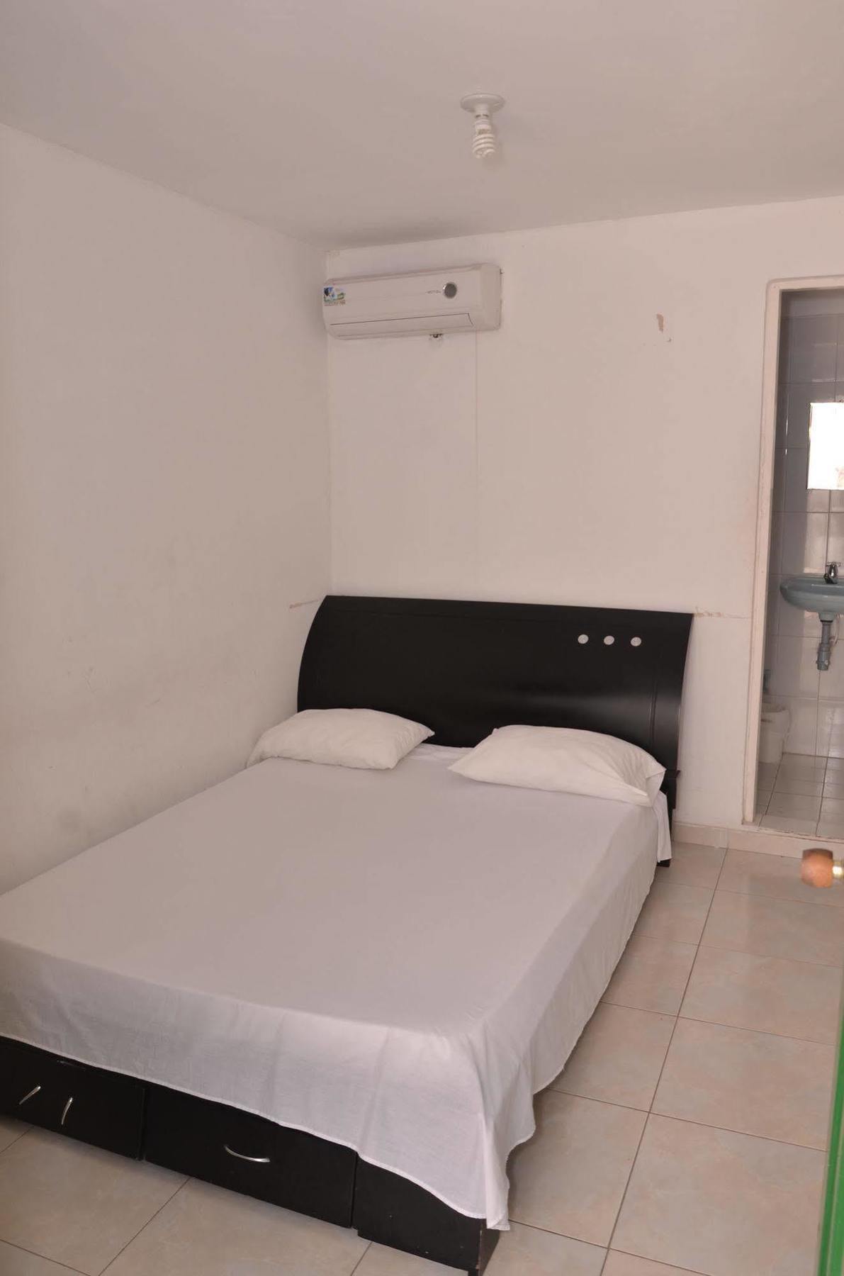 Hotel Vargas Airport Cartagena Exterior foto